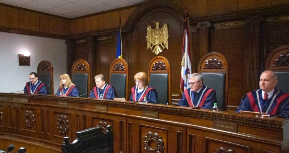 Breaking News // Curtea Constituționeală a confirmat decizia Liubei Șova prin care a fost suspendată revocarea Domnicăi Manole